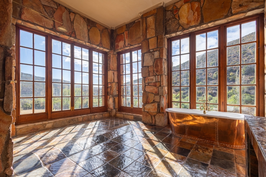 5 Bedroom Property for Sale in Uitenhage Rural Eastern Cape